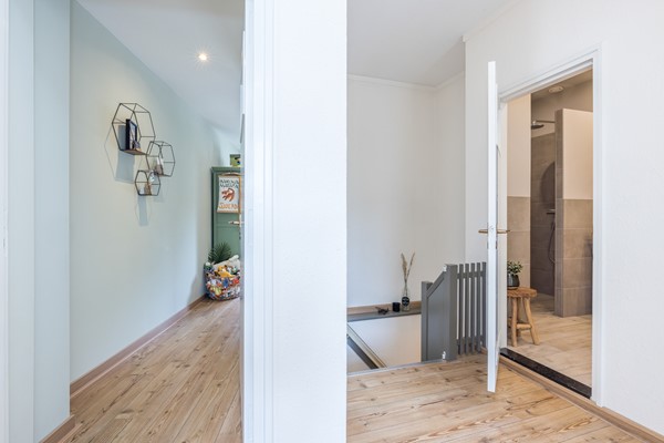 Foto - Verkocht: Unieke karakteristieke instapklare hoekwoning met maar liefst 235 m2 wonen én een vrij uitzicht op het groen in Simpelveld.